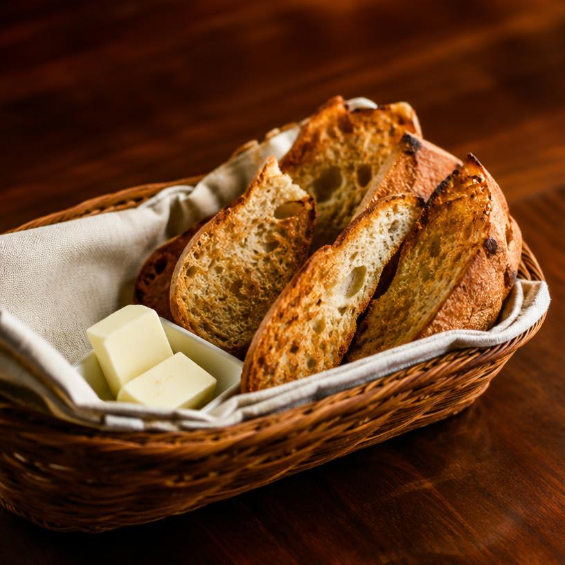 Cesto de Pão Torrado com Manteiga
